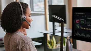TAC assistant rep on phone, reviewing dashboard